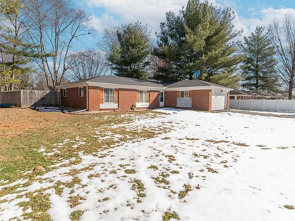 3rd image of 3627 Thorncrest Dr