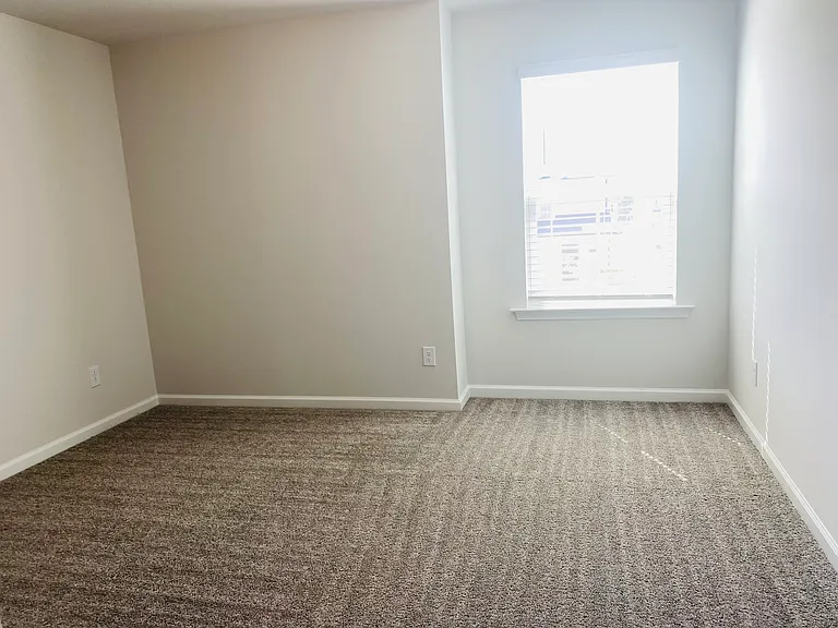 1312 Hollyview Ave — Photo 22