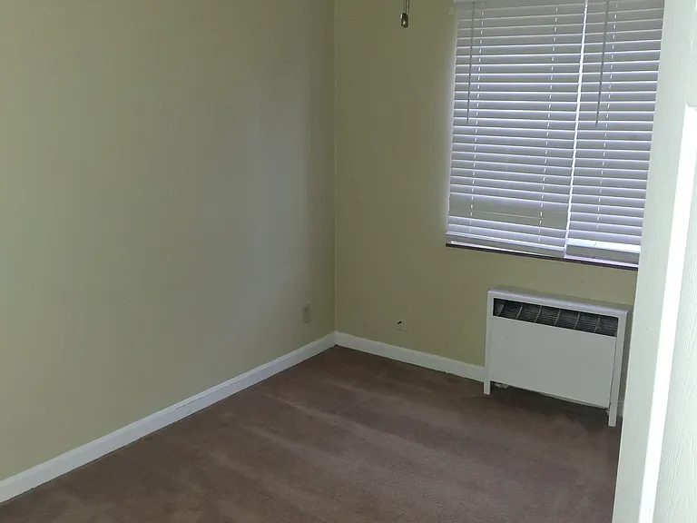 2351 Vera Ave — Photo 2