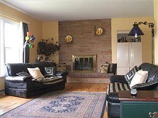 3rd image of 105 Hillview St