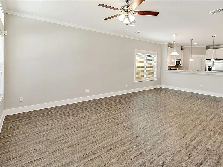 1410 Holleman Dr — Photo 2