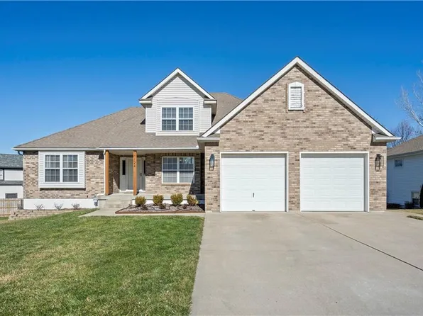 1124 NE Franklin Dr, Lees Summit, MO 64064