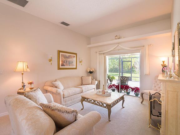 5th image of 3940 Waterford Dr