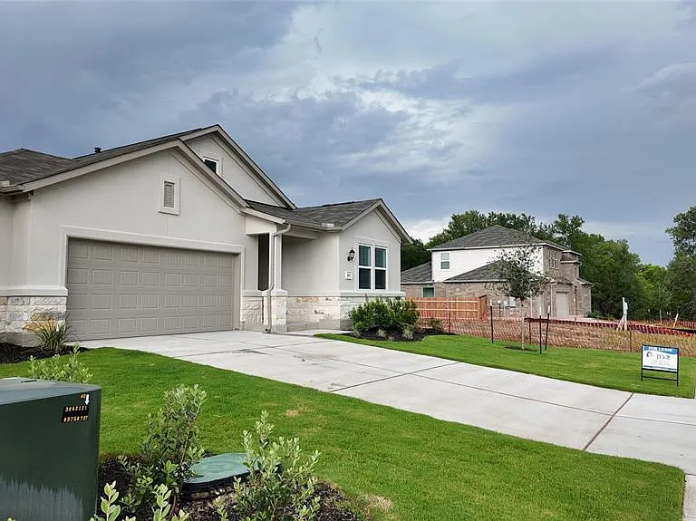 1812 Lorant Ln — Photo 2