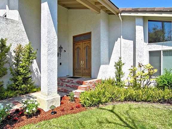 3rd image of 4622 Winnetka Cir