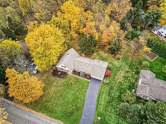 3rd image of 1606 Bridgeboro Dr