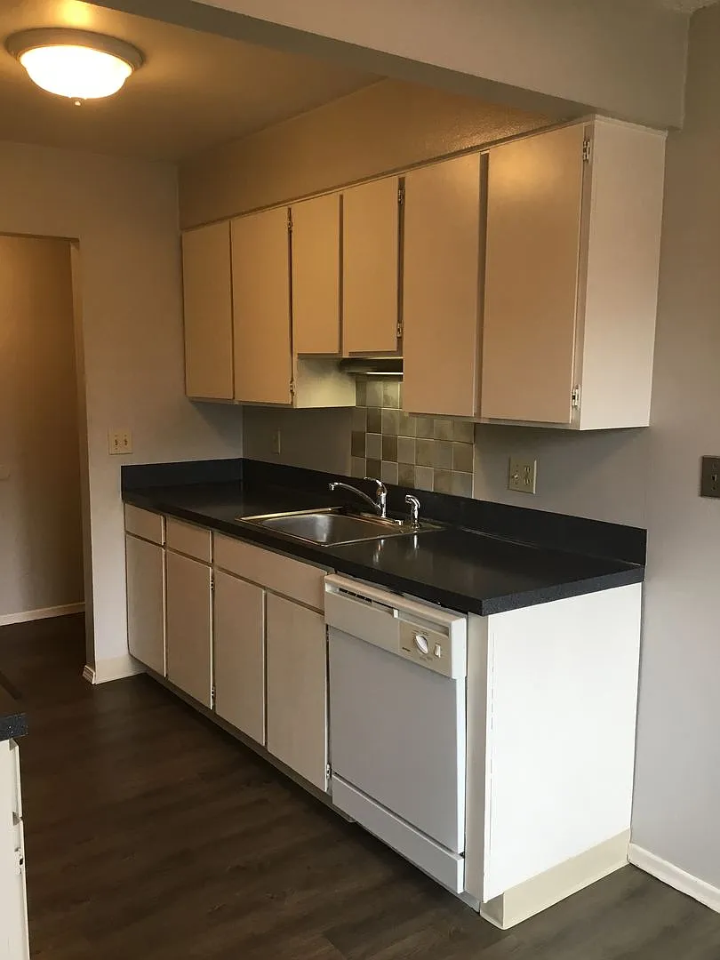 Taylor Place Apartments II — Photo 4