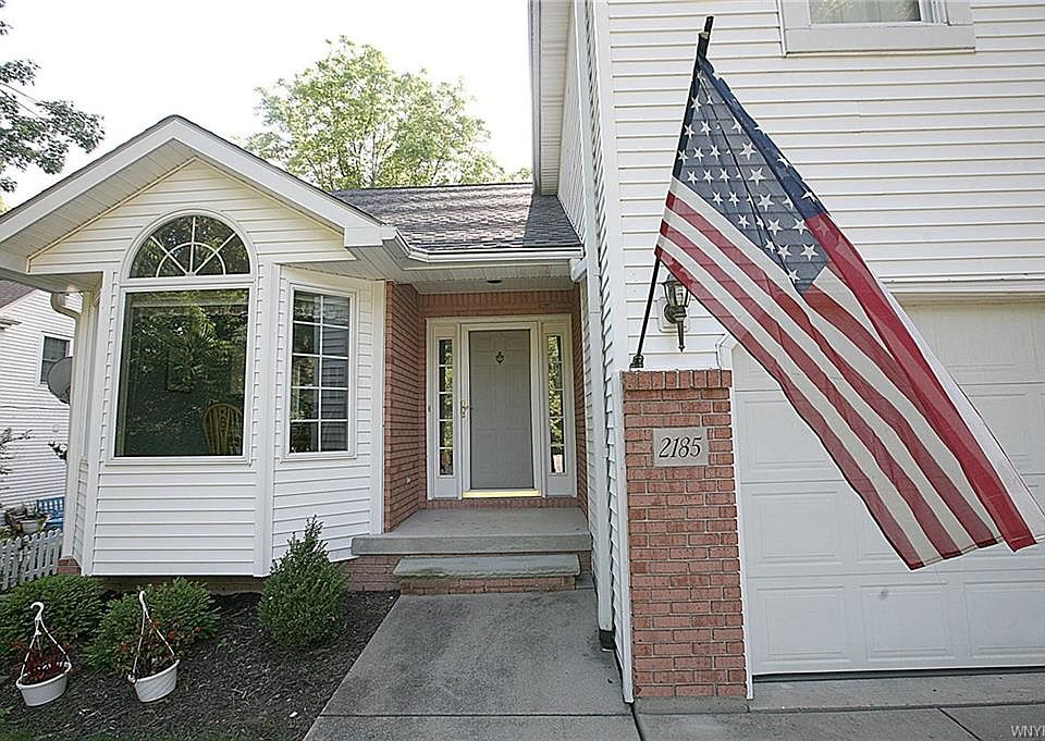 1st image of 2185 Como Park Blvd