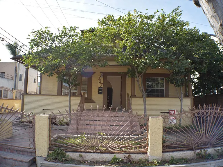 127 Orange Ave — Photo 2