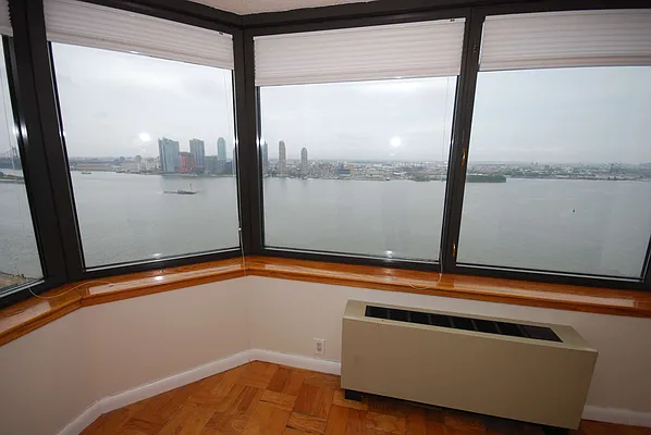 Rented by Luxury Habitat | media 30