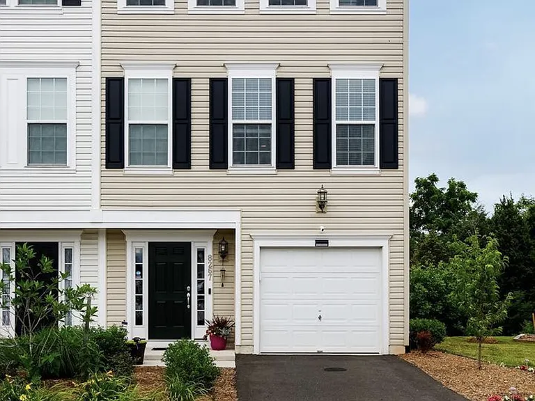 8267 Heritage Crossing Ct — Photo 1
