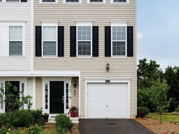 8267 Heritage Crossing Ct, Manassas, VA 20109