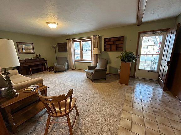 4th image of 2421 Howell Ave