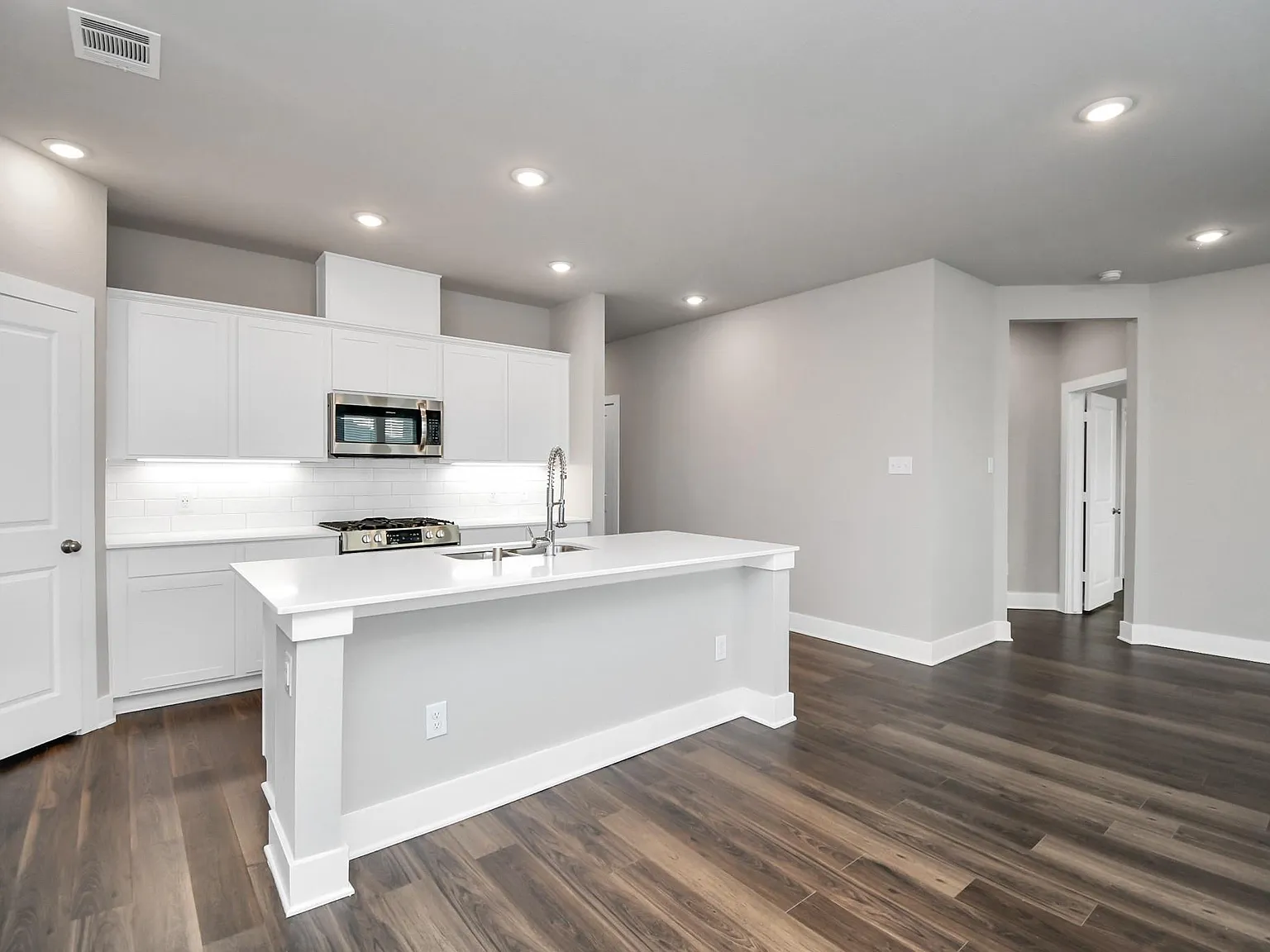 3 bed, 2.0 bath, 1548 sqft, $2,650 — Photo 4