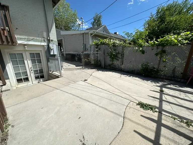 322 E 6th Ave — Photo 18