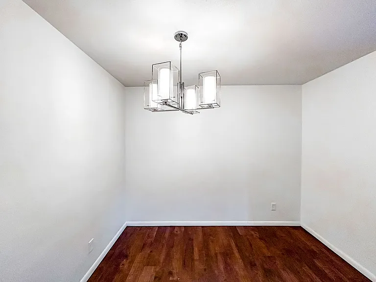 242 West Franklin Ave — Photo 52