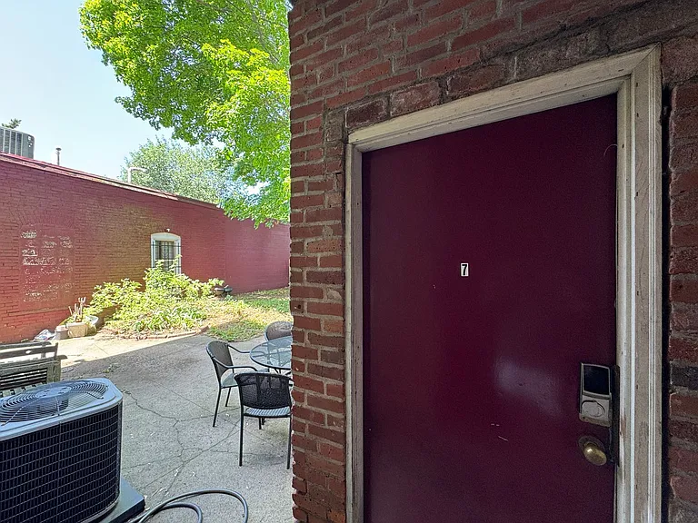 924 State St #7 — Photo 6