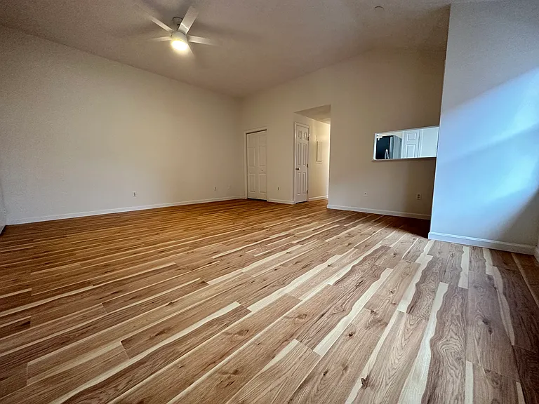 1 Maude St #11 — Photo 4