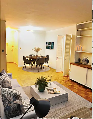 Sold by R New York | media 8