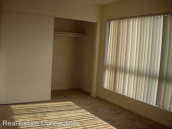 5th image of 23740 Arlington Ave APT 08