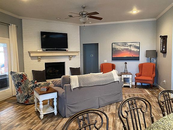 4th image of 7813 Pineridge Dr