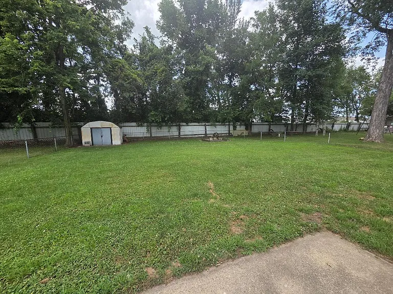 842 Fairview St — Photo 16
