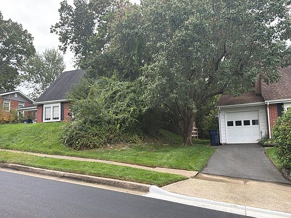 2nd image of 806 Chatfield Rd