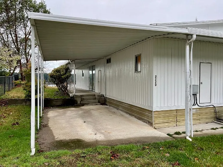 3220 Fishtrap Loop NE — Photo 3