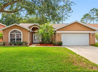 5619 Walkingstick Ln, Zephyrhills, FL 33543