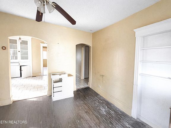 2nd image of 818 Maynard Ave