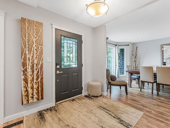 2nd image of 83 Ridgemont Cres