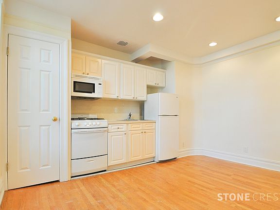 3rd image of 515 W 122nd St #6L