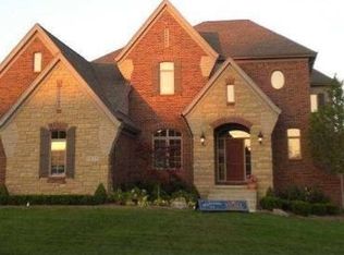 1035 Clear Creek Dr, Rochester Hills, MI