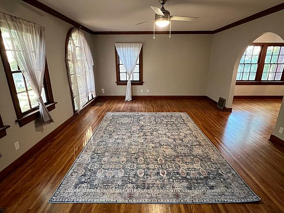 2nd image of 3922 E Willow St