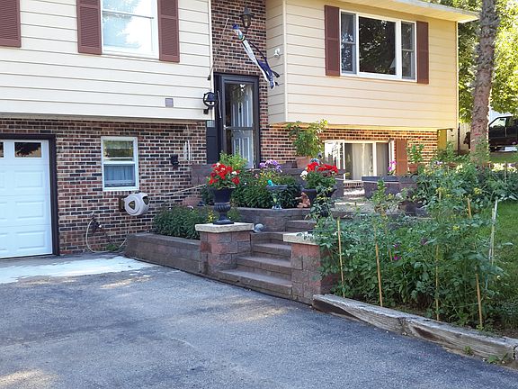 2nd image of 1059 Knoll Crest Ct