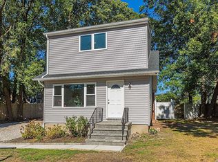 10 Aloma Rd, Rocky Point, NY 11778