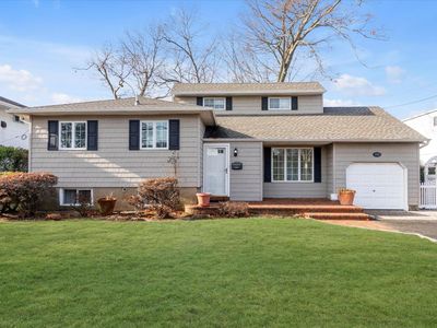 392 Roosevelt Avenue, Massapequa Park, NY, 11762