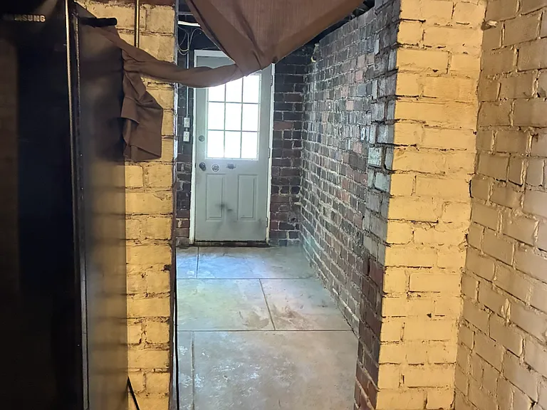 54 Morris Ave — Photo 61