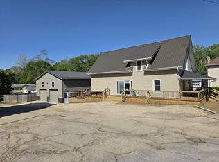 102 E State Rd, Mount Carroll, IL 61053