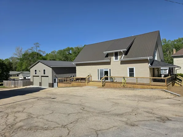 102 E State Rd, Mount Carroll, IL 61053