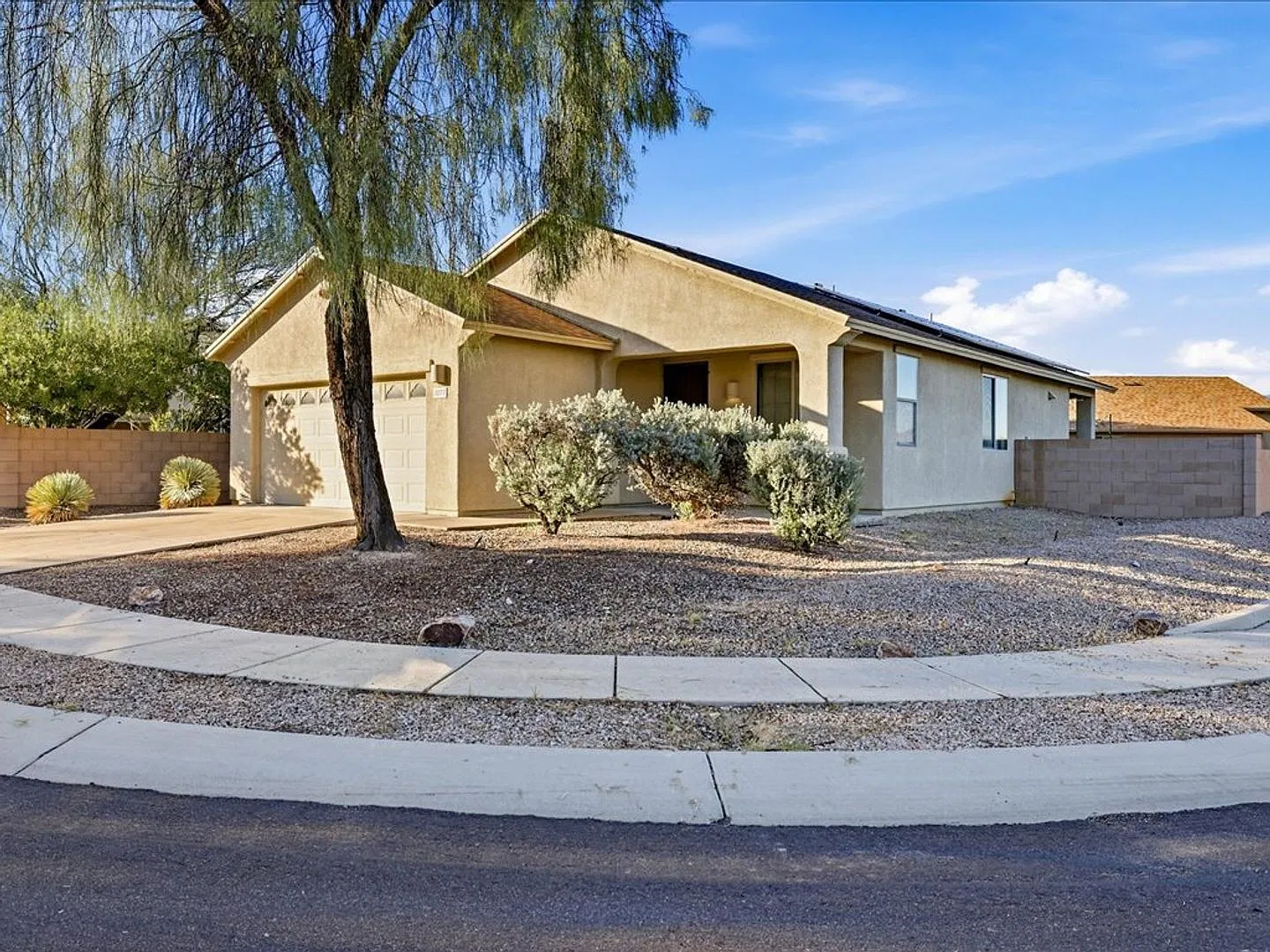 Beautiful 3-Bedroom Home with Solar & Spacious Backyard — Photo 2