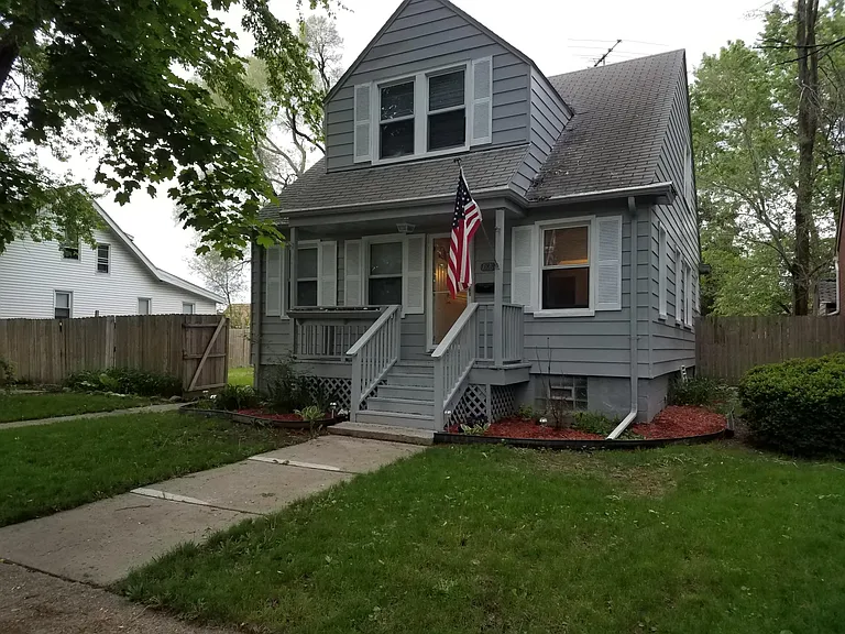 1576 College Ave — Photo 2