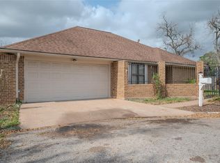1513 Crestmont St, Wharton, TX 77488