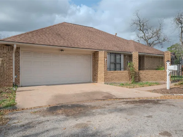 1513 Crestmont St, Wharton, TX 77488