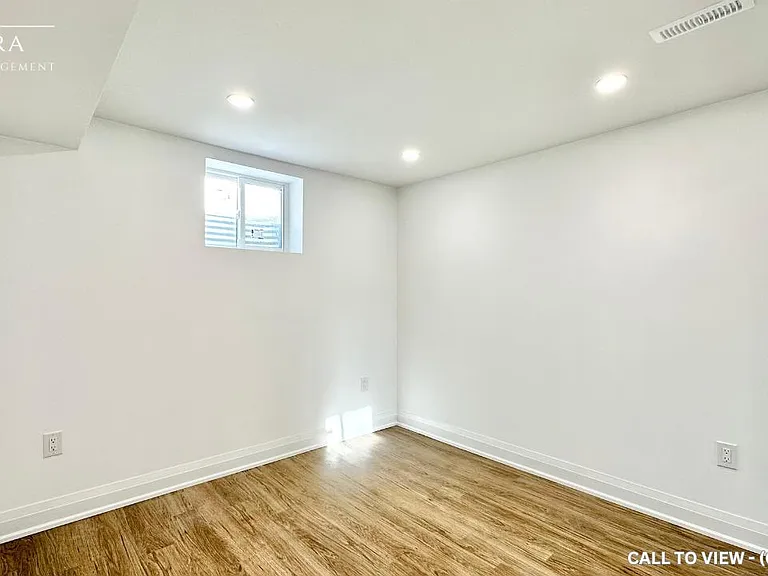 1558 Somergrove Cres #2 — Photo 5