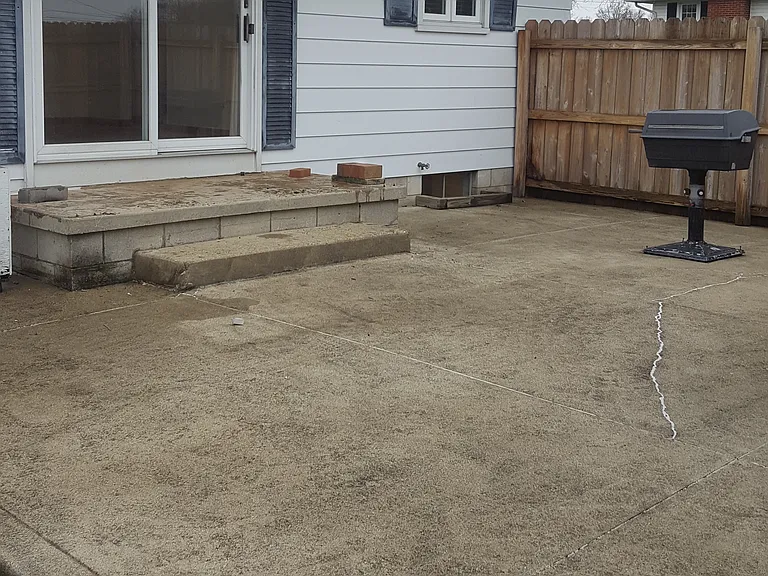 355 Avalon Dr — Photo 2