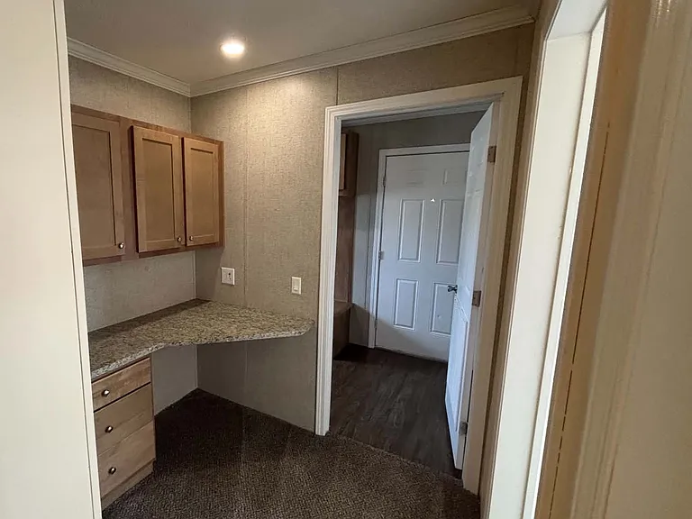 9910 Geraldine St — Photo 20