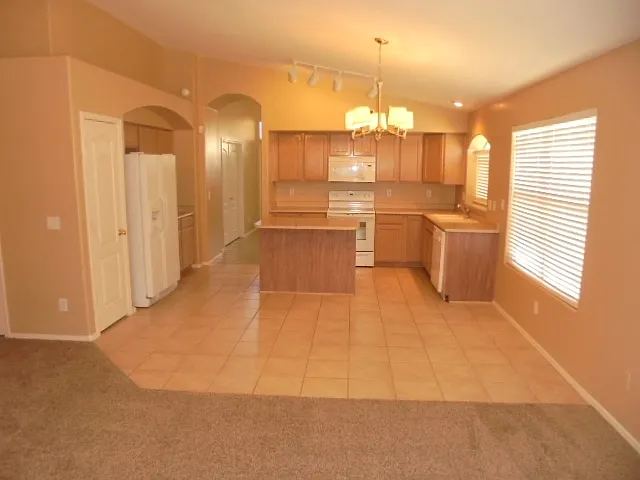 3 bed, 2.0 bath, 1956 sqft, $2,225 — Photo 4