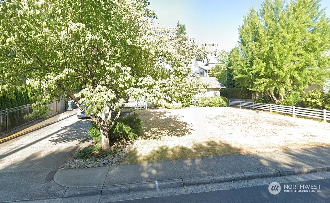 1301 100th Avenue NE photo 1
