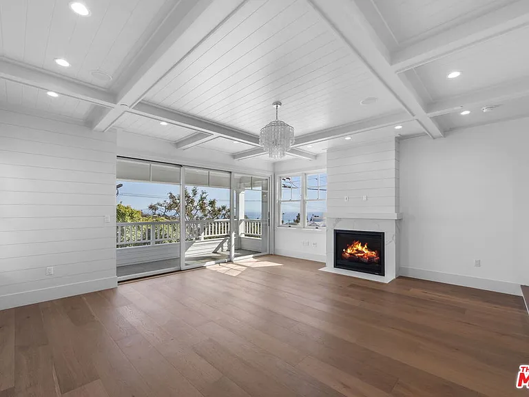 566 Ida St — Photo 16